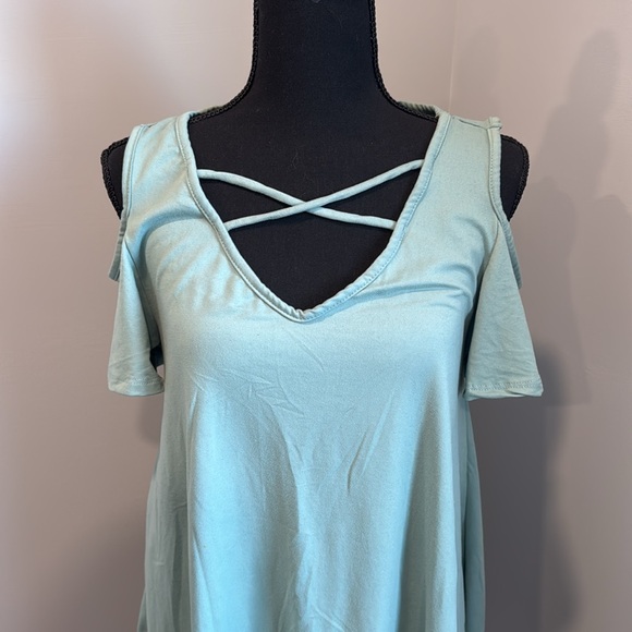 White Birch Medium Cold Shoulder Top - Picture 7 of 7